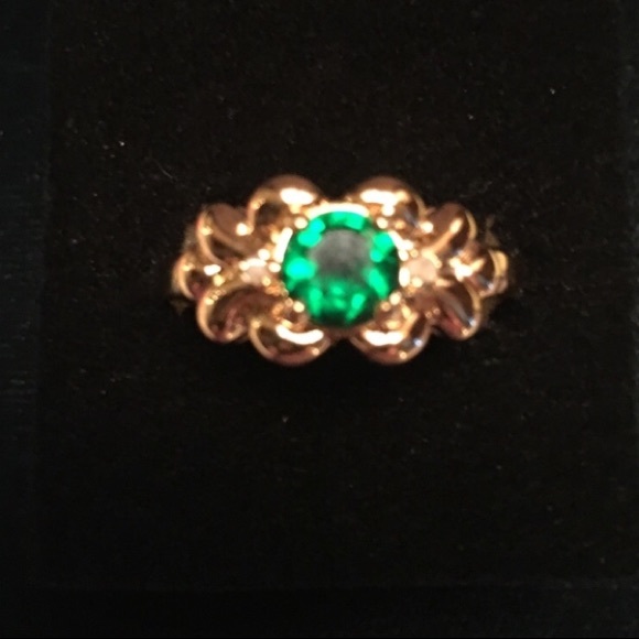 Jewelry - 14kt genuine vintage big emerald and diamond ring